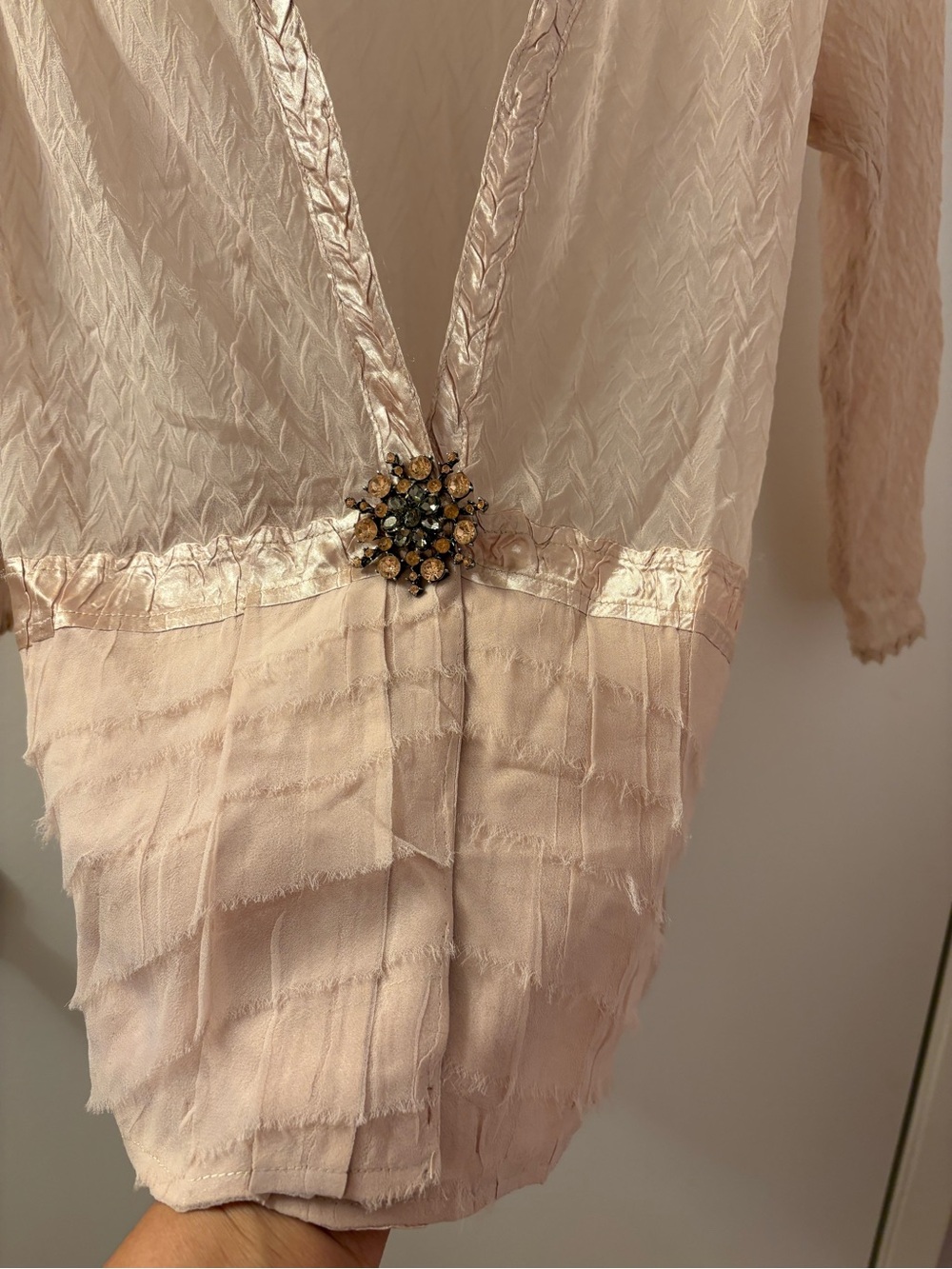 Komarov Blush Beige Sheer Evening Jacket with Jeweled Brooch EUC PtP 20/L 25 PM - Picture 2 of 10